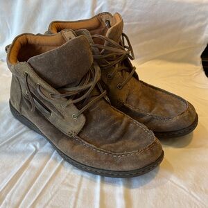 Born Men's Chukka Boots in Brown Suede